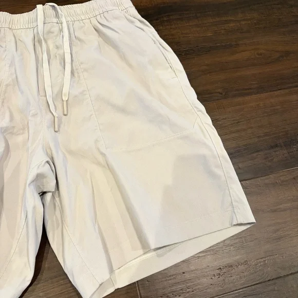 Lululemon Cream Stretch Twill Shorts L - Picture 2 of 6